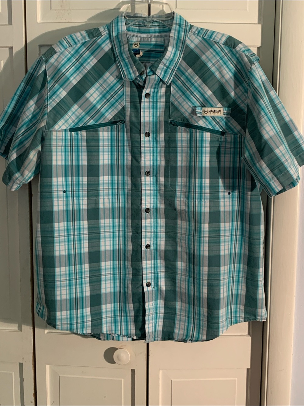 Magellan Outdoors Men's Teal and White Plaid Short-Sleeve Button-Up Shirt EUC